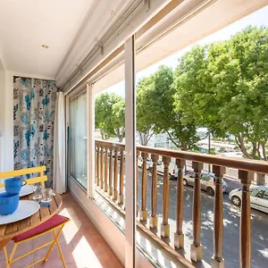 56 - Comme De Bateau à L'entrée Du Port Marseille